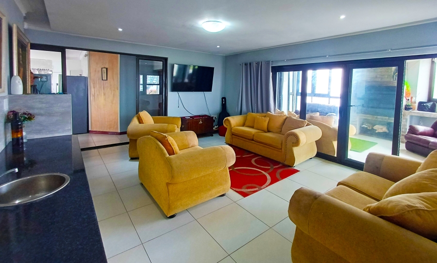 7 Bedroom Property for Sale in Kleinmond Western Cape